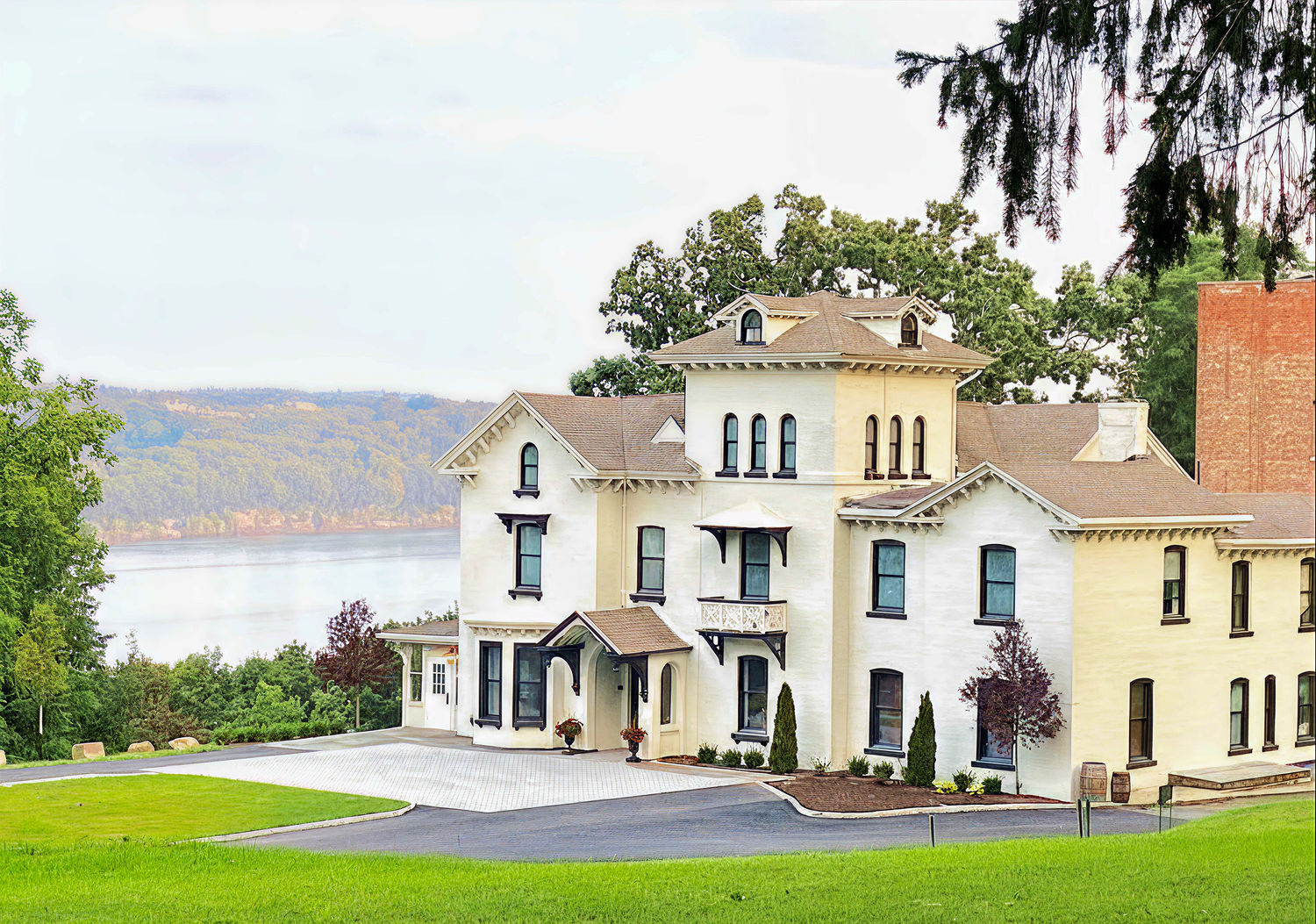 Hudson House & Distillery